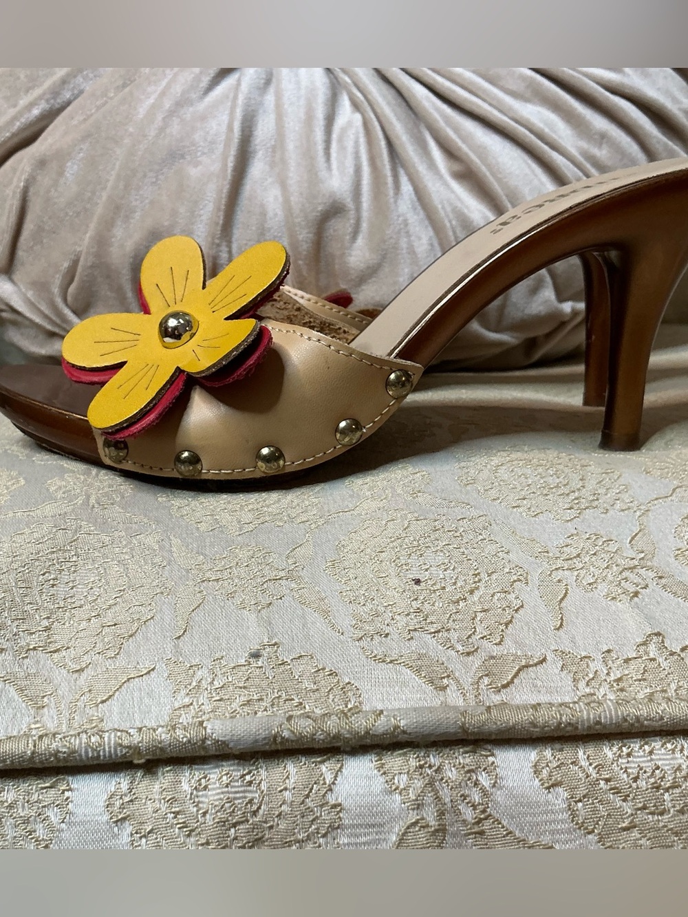 VINTAGE Y2K MULE HEAL W 3D Yellow and Red Flower Accent Festival Cottage Core 🌼